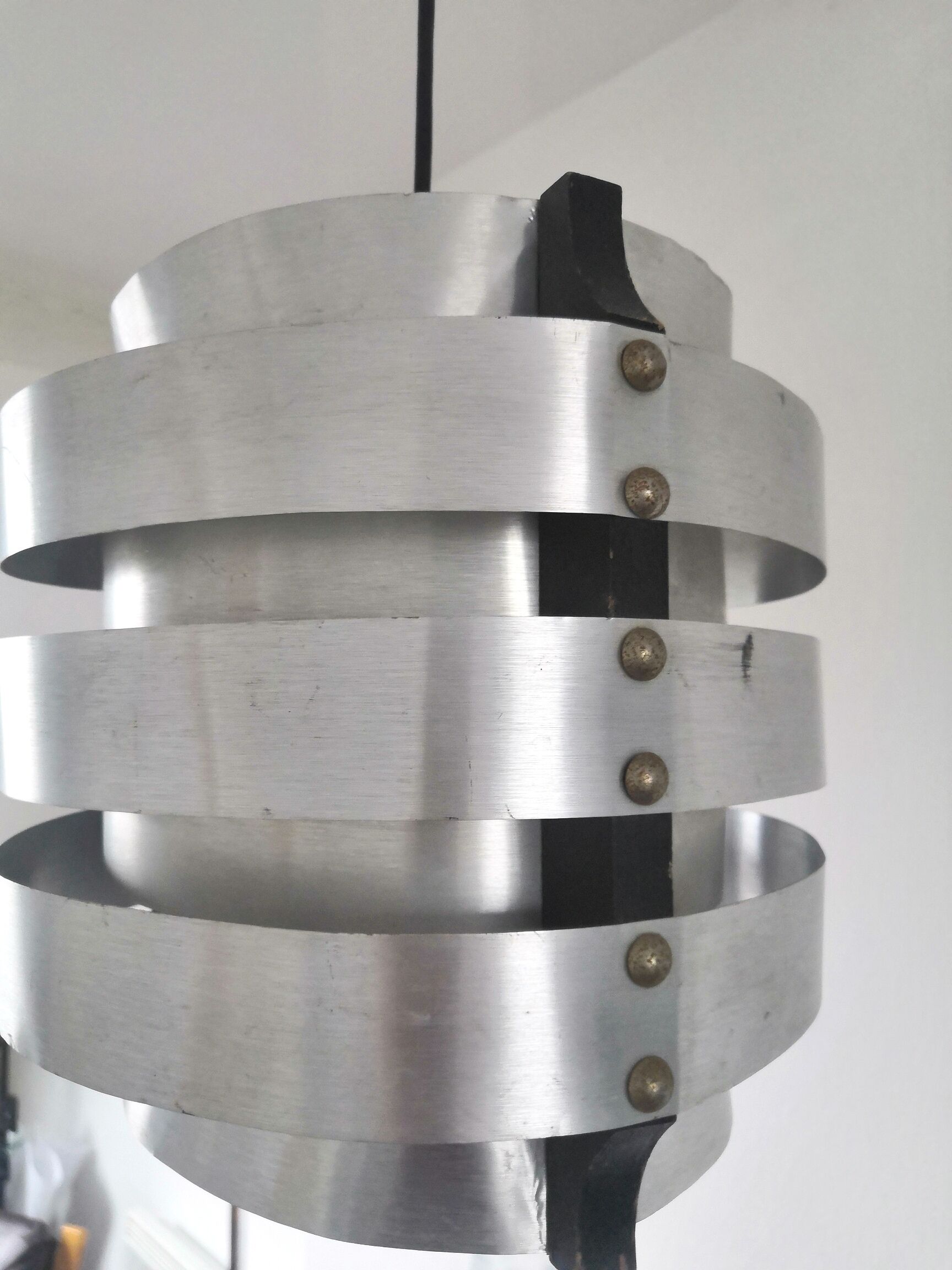 Suspension aluminum and wood design 70s