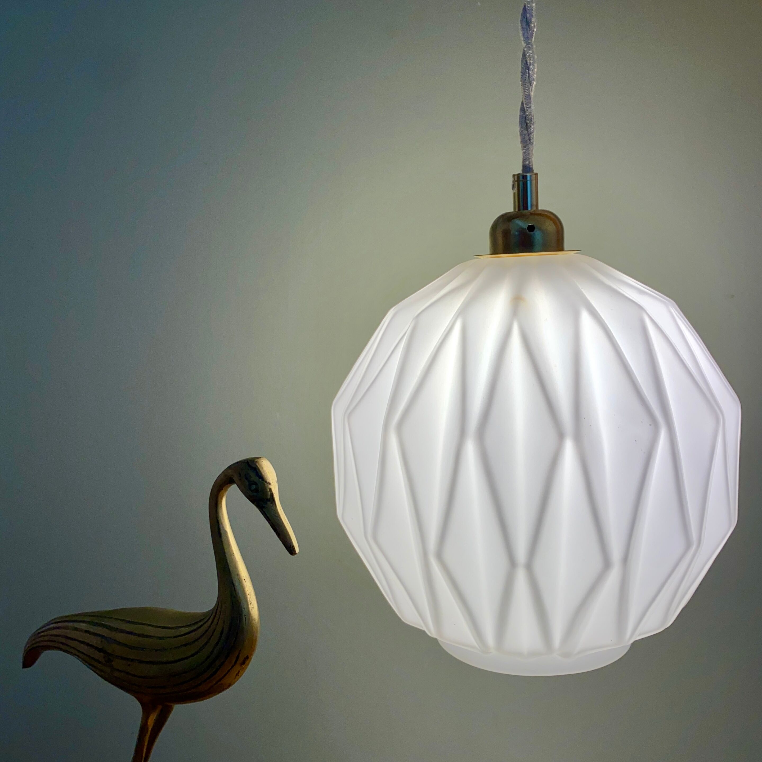 Vintage origami globe pendant lamp in white opaline
