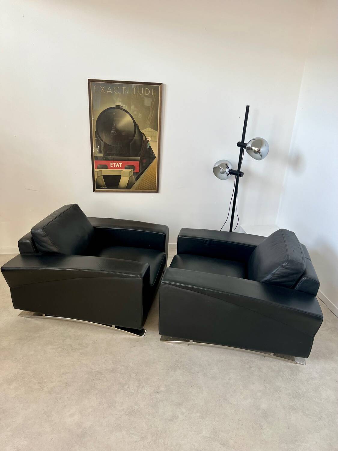 Lot 2 roche bobois designer leather armchairs 80s vintage custom aviator shape