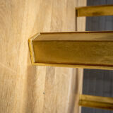 Table basse en laiton et verre.