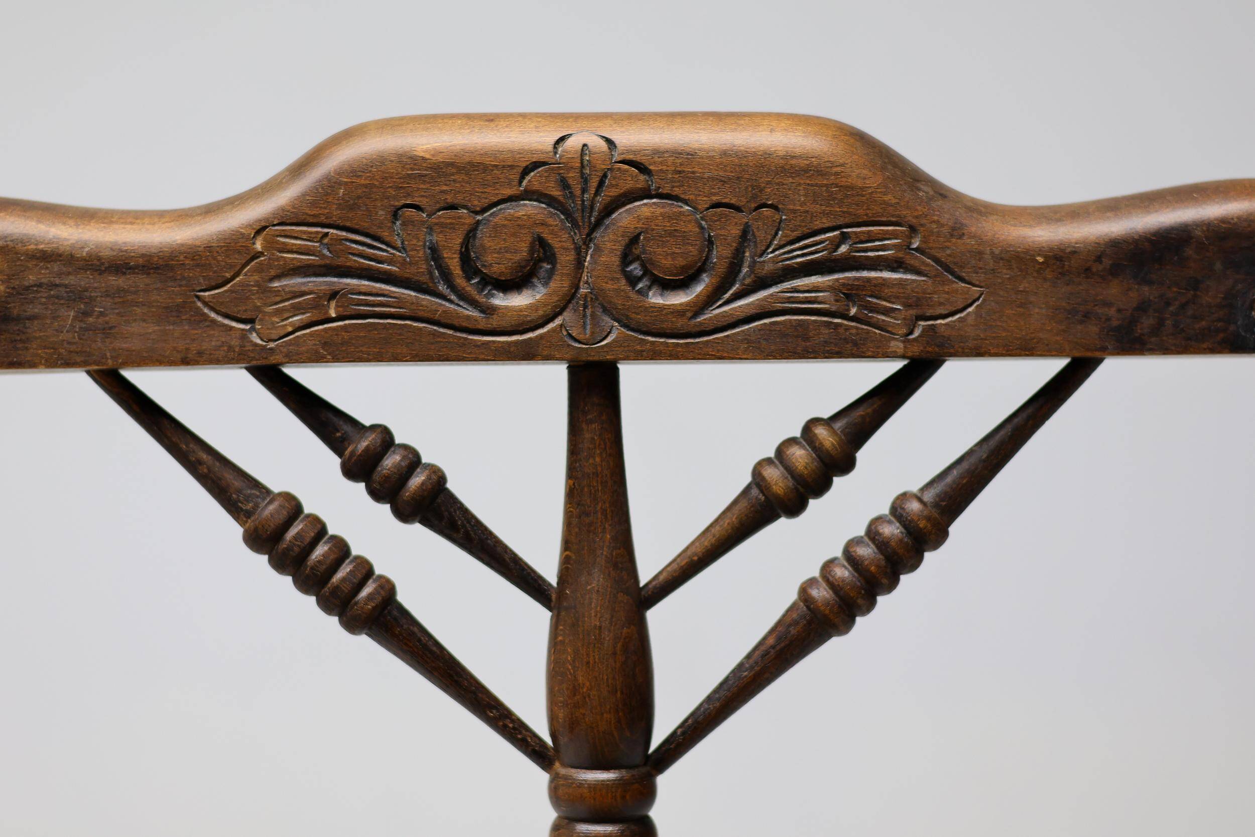 Mid Century Antiques spindle wood chaise with a rush seat.