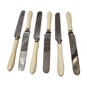 6 couteaux à viande,