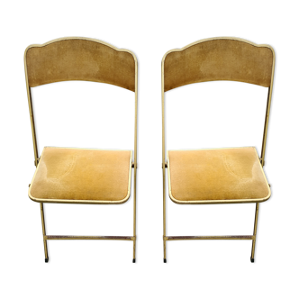 Folding theatre chairs