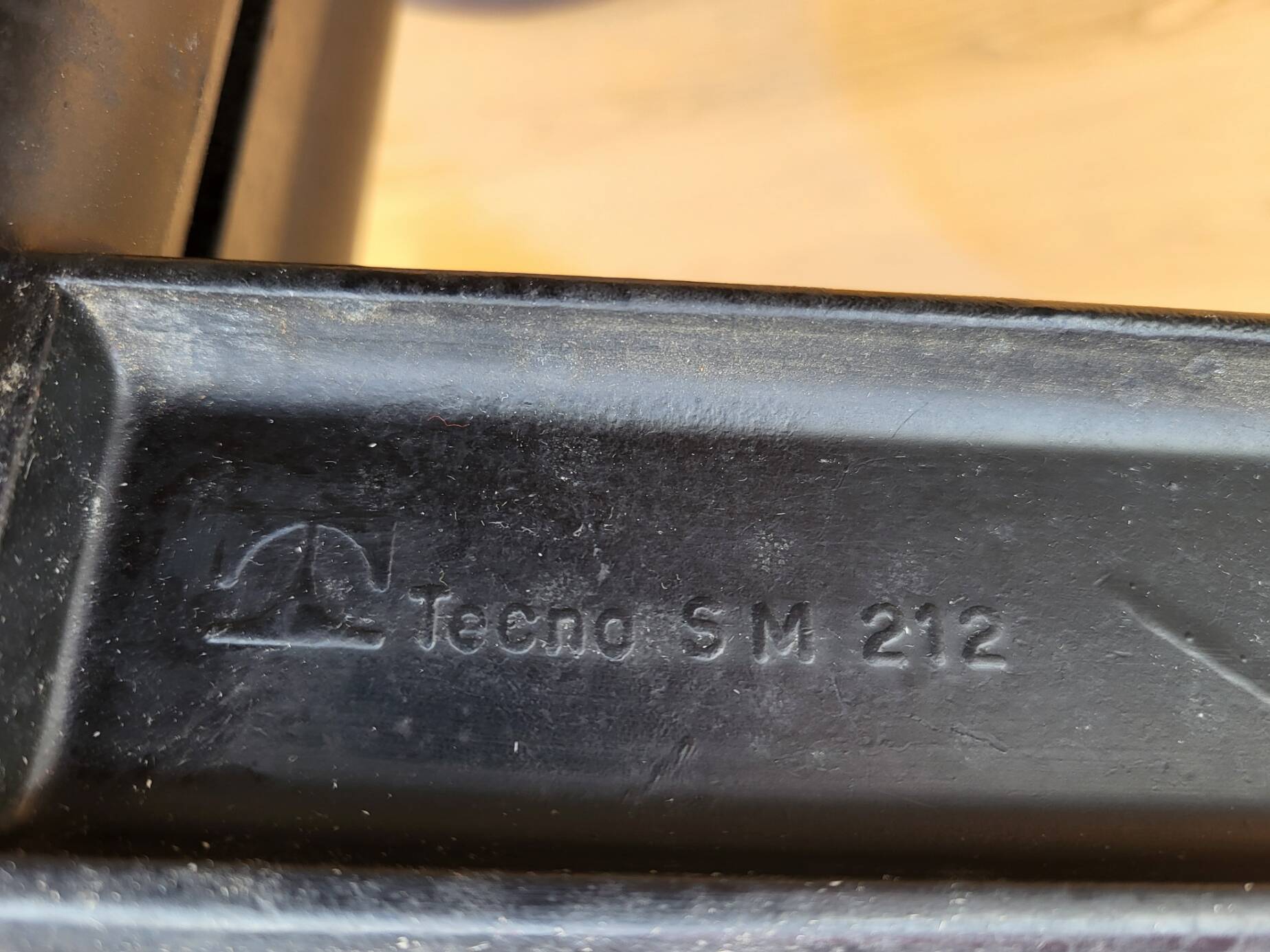 Modus table and 4 chairs Osvaldo Borsani by Tecno Italy 1970 Space Age