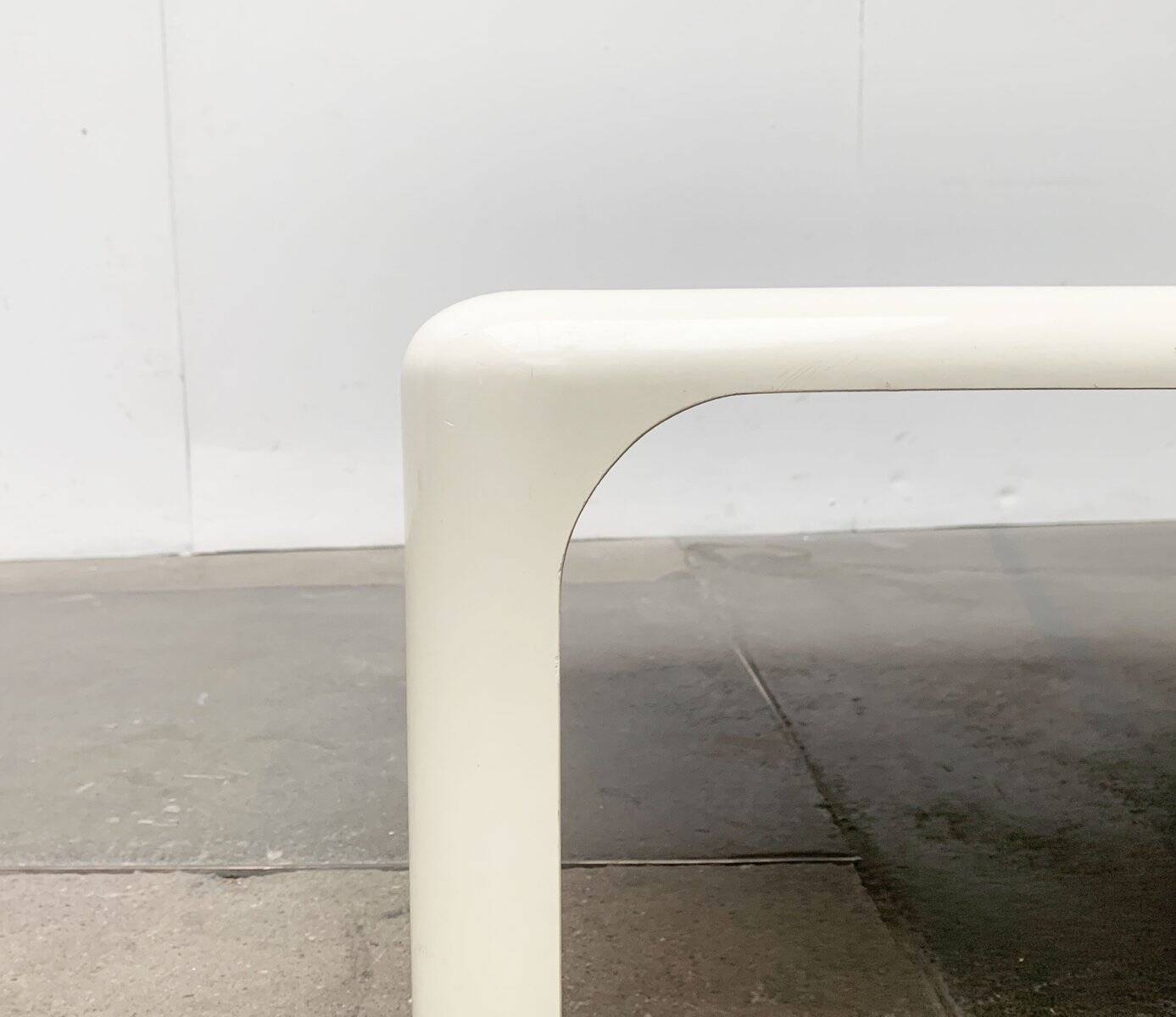 Demetrio lounge coffee table from the Italian space age of the mid-century by Vico Magistretti for Artemide.