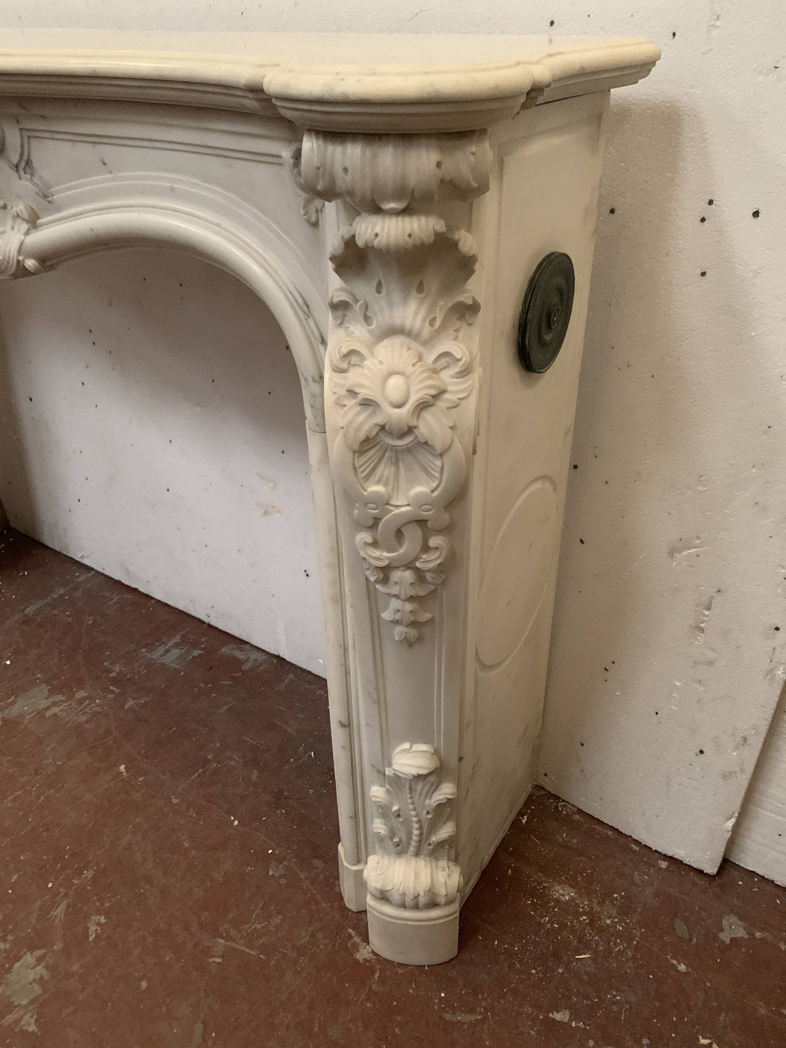 Louis XV style fireplace in white Carrara marble, 19th century