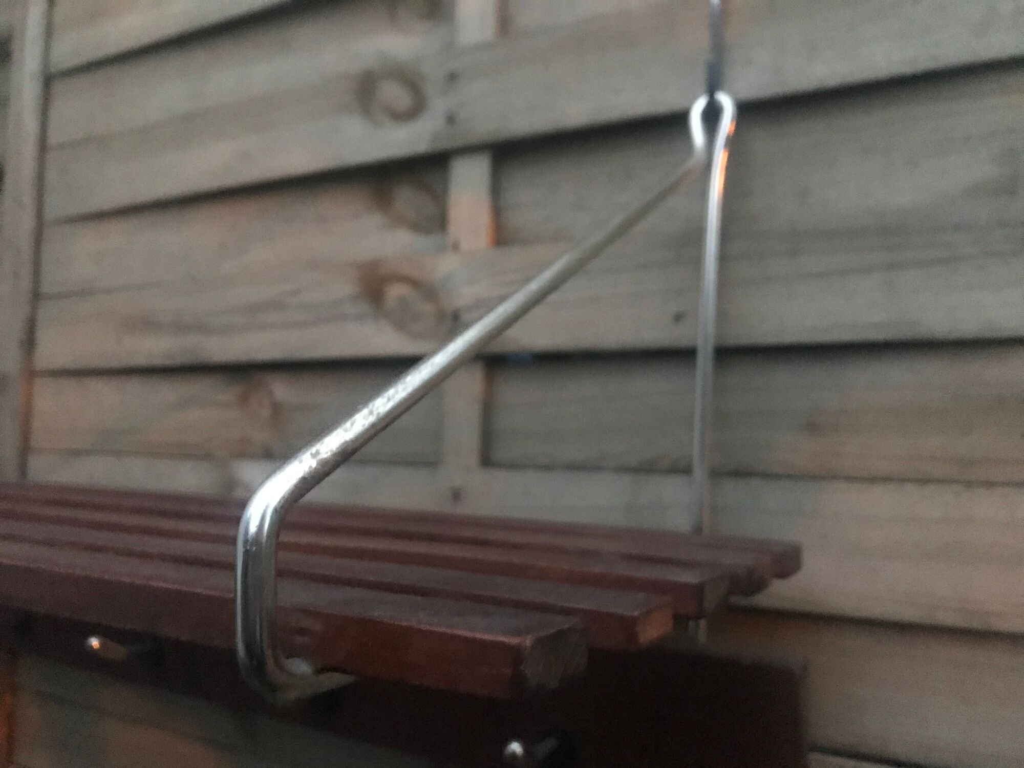 Wall hanger to hang vintage 60s
