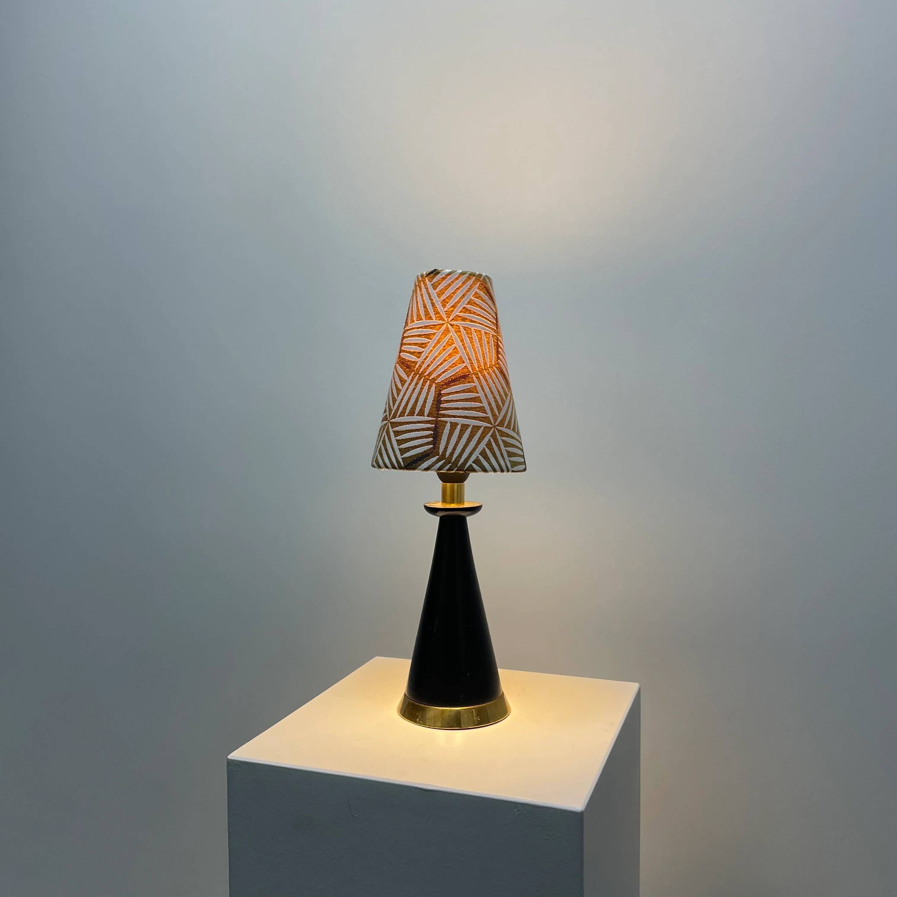 Conical table lamp in brass and wood, Italy 1960