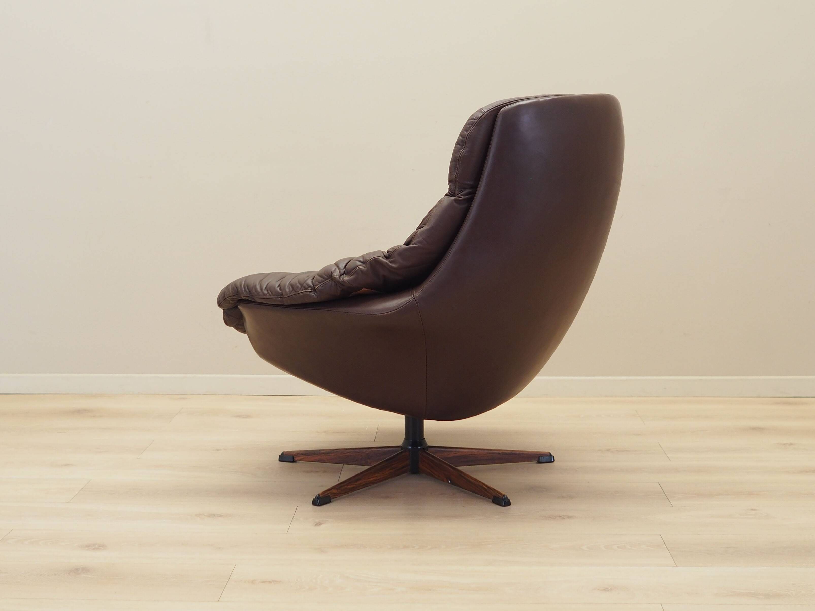 Leather swivel chair, Danish design, 1960s, designer: H.W. Klein, manufactu