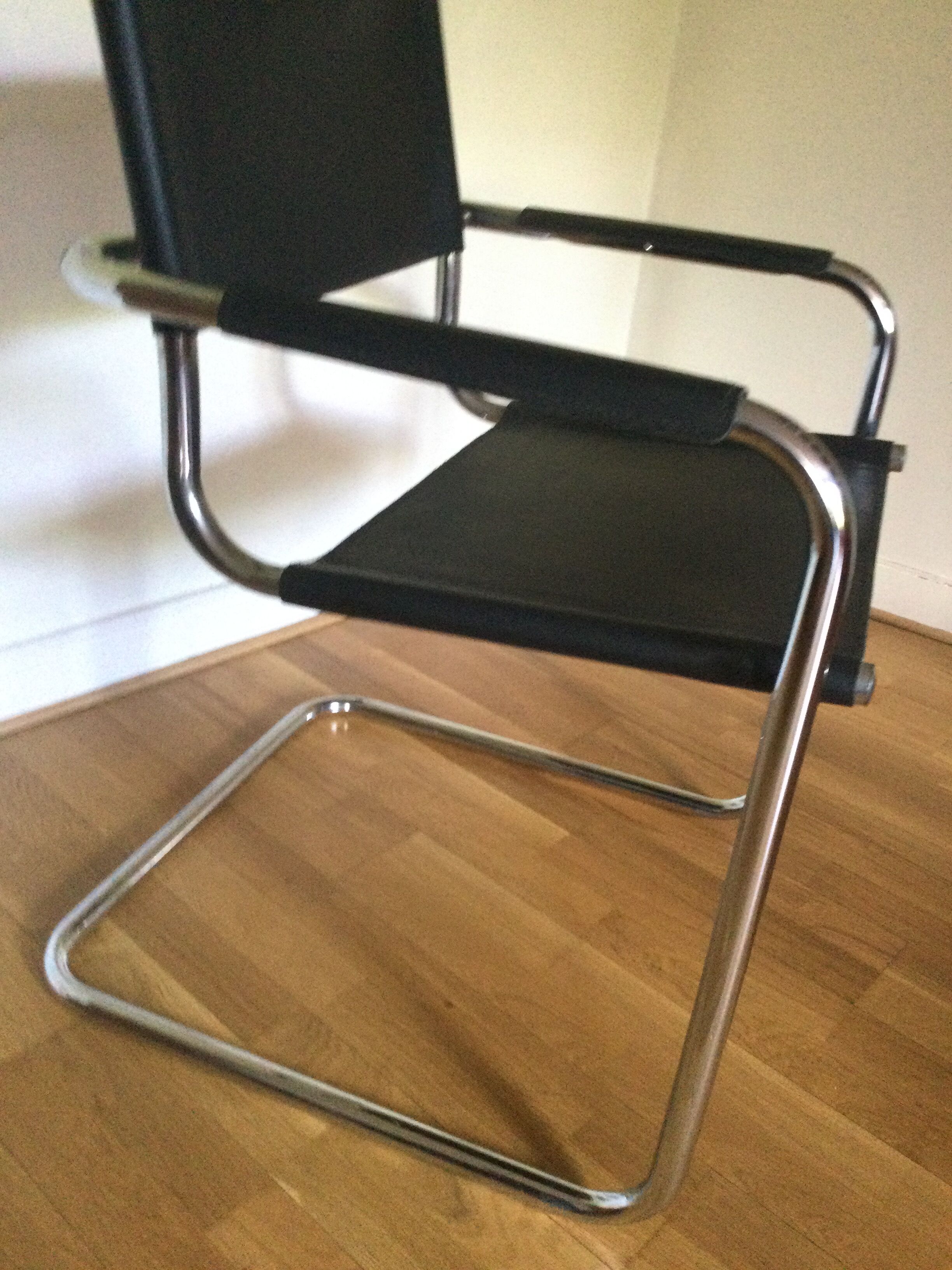 MG5 armchair by Matteo Grassi