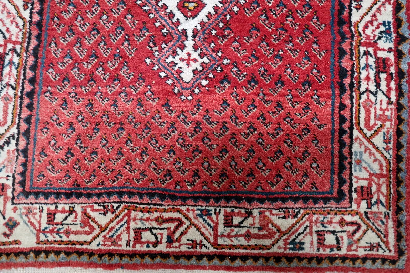 1950s Handmade Indian wool medallion rug, red, 102 × 159 cm - 1C1296