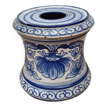 Nevers earthenware pedestal, Montagnon, floral decoration, late 19th century, 31 cm