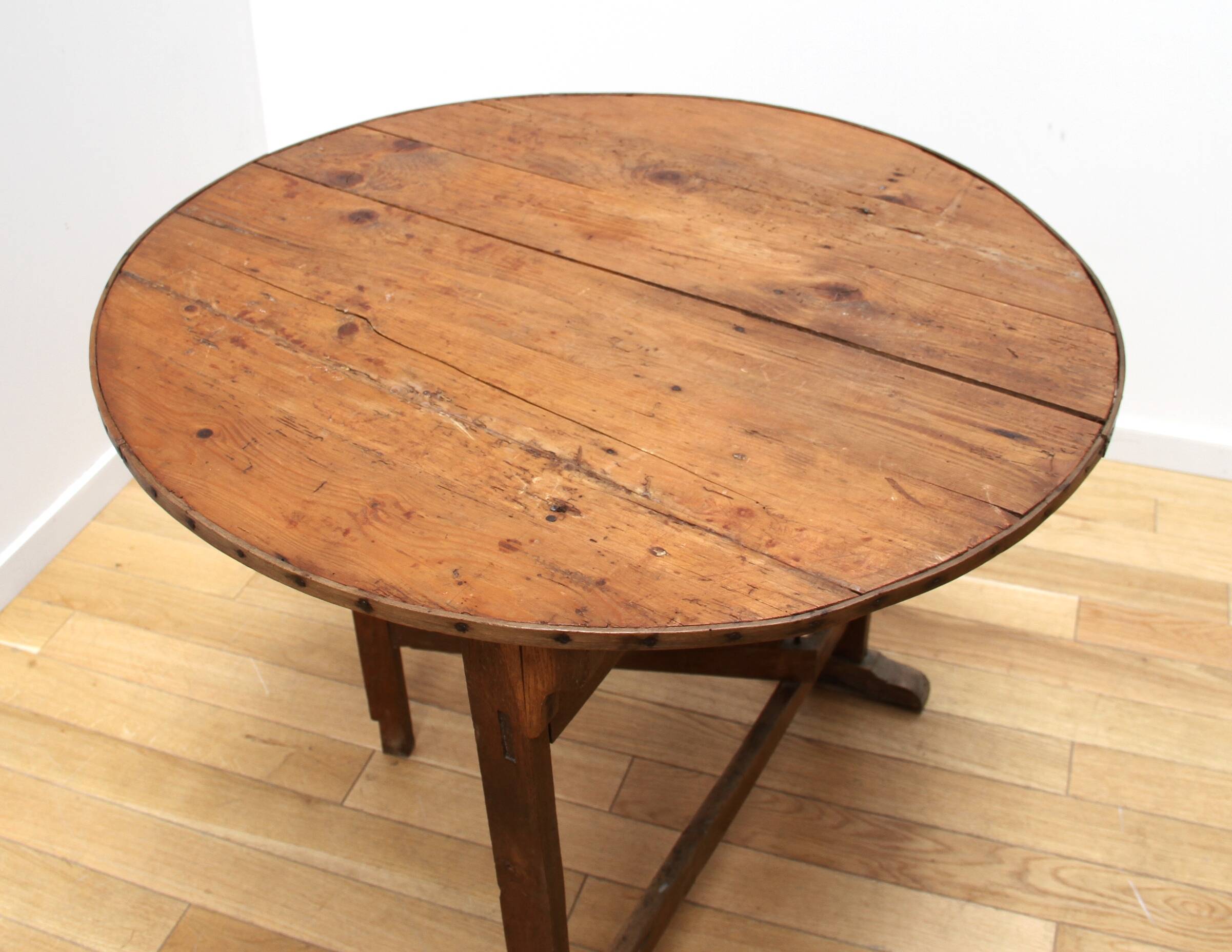 19th century winegrower's table