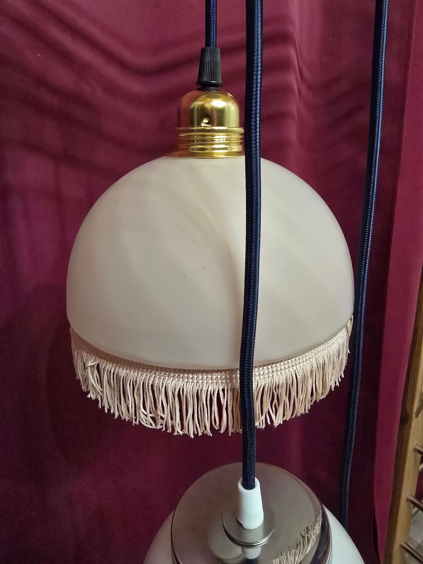 Suspension cascade triple globes anciens verre et opaline