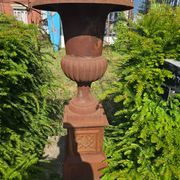 Vase médicis avec socle en fonte