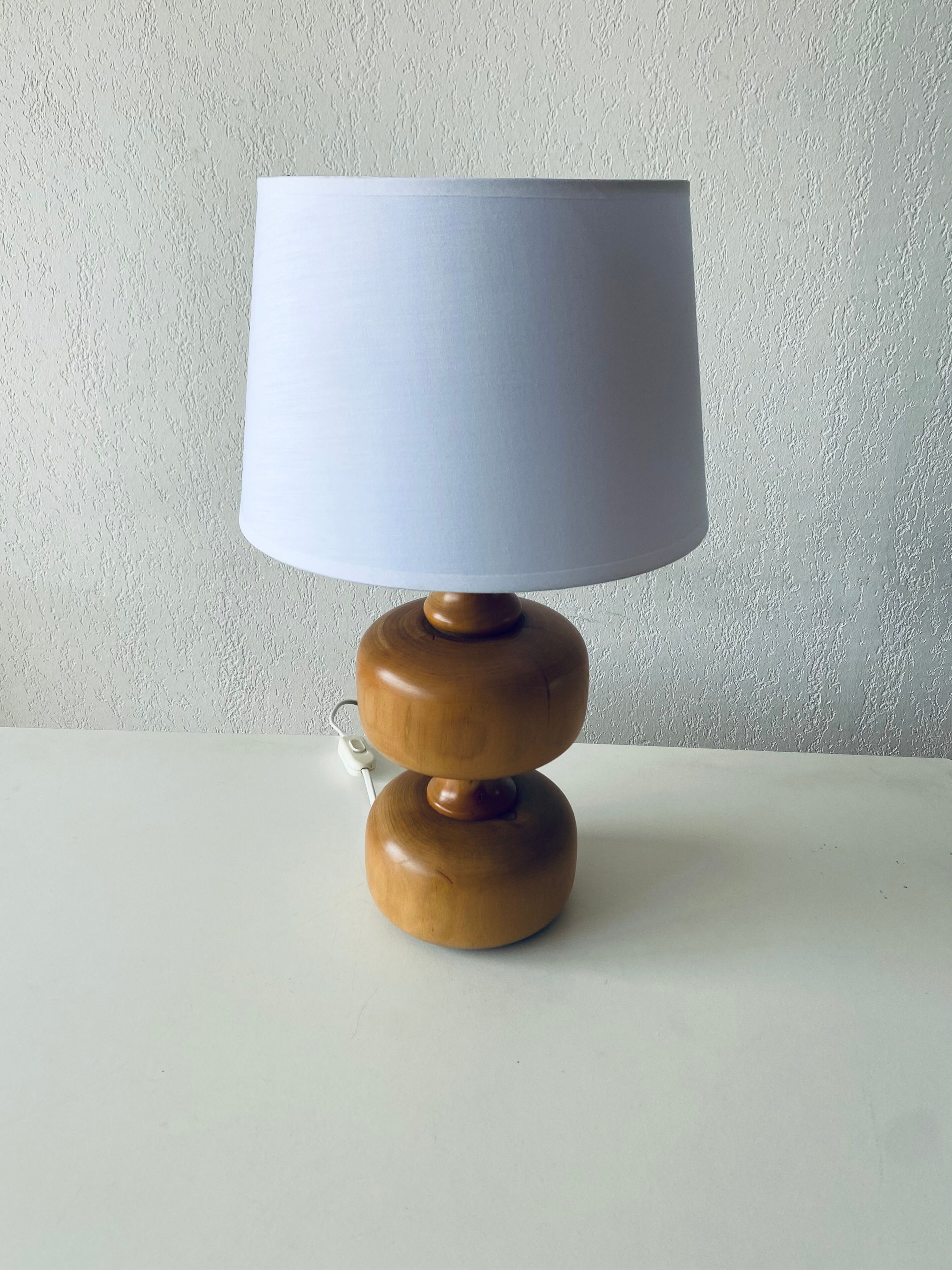 Lampe en bois tourné