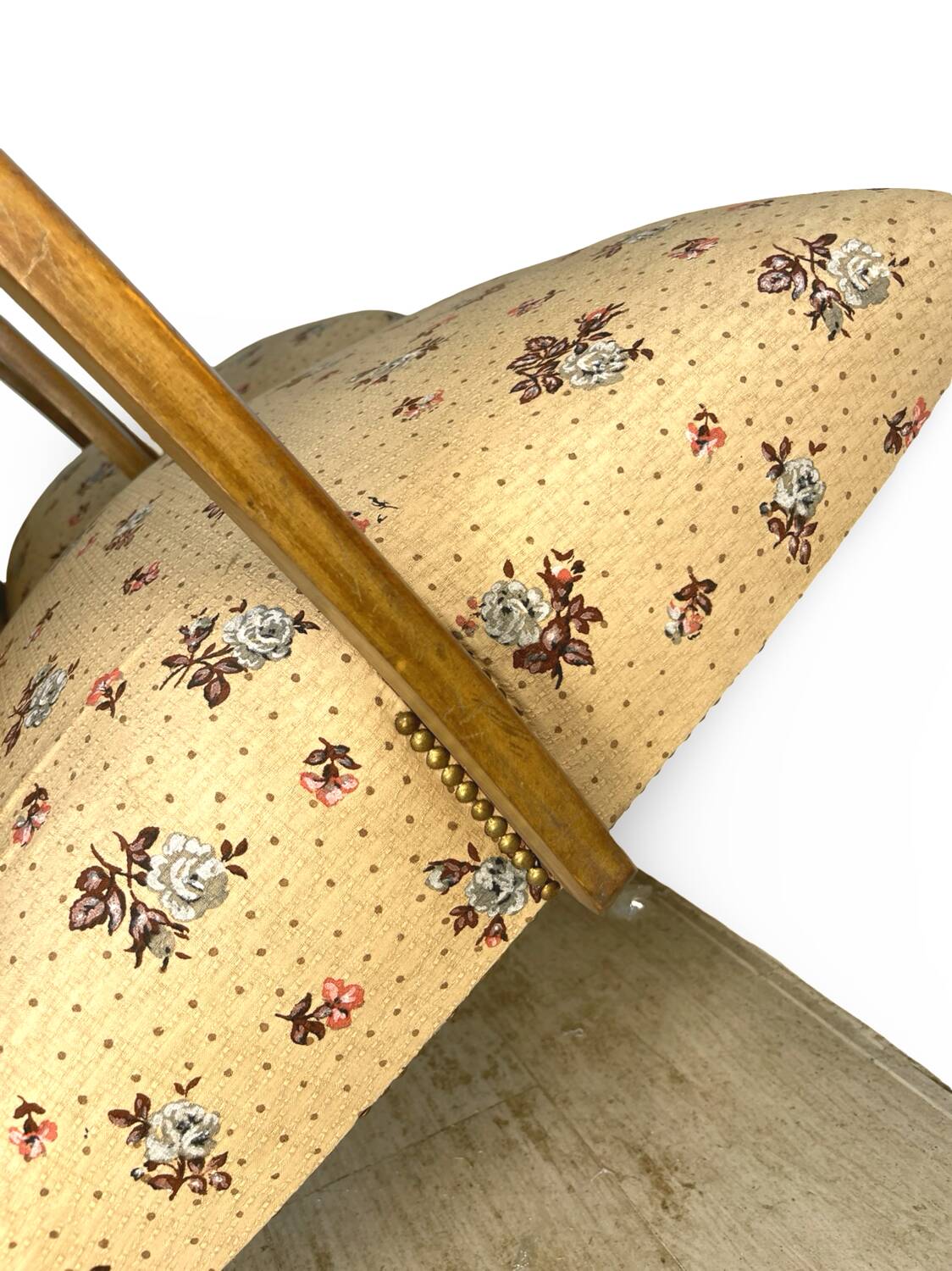 Ensemble de fauteuils Art Déco avec accoudoirs en hêtre arqués.