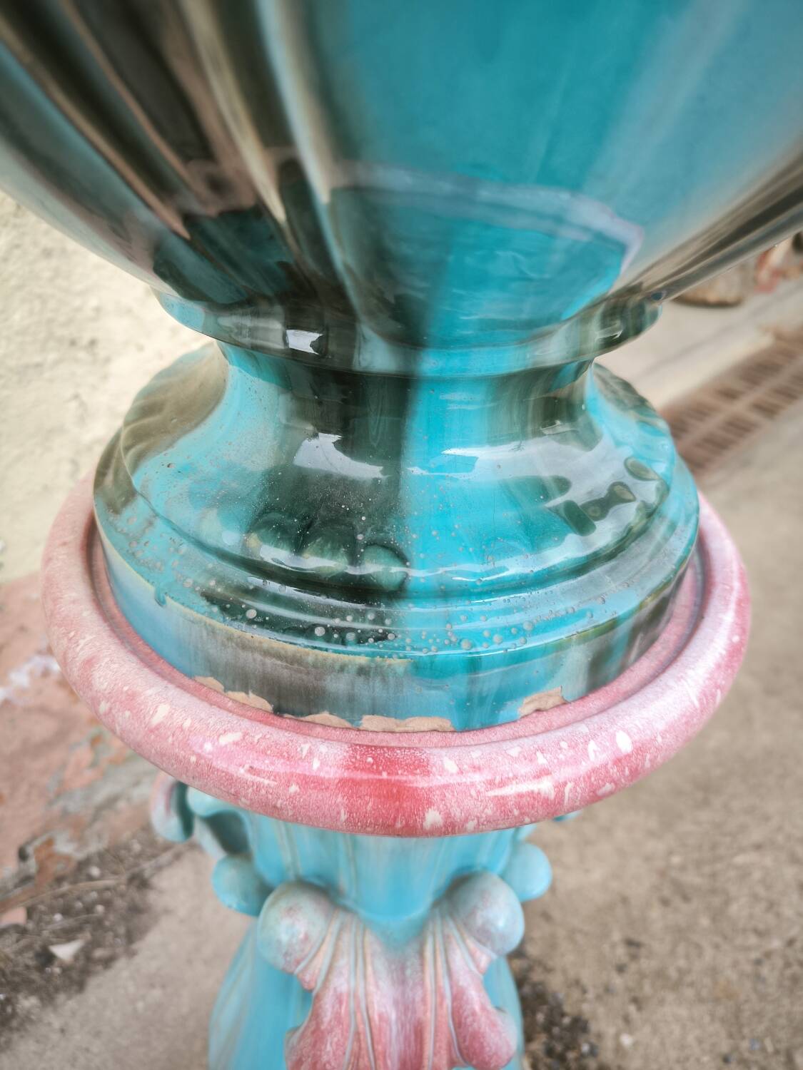 Vase and its ceramic pedestal by Delfin MASSIER circa 1890