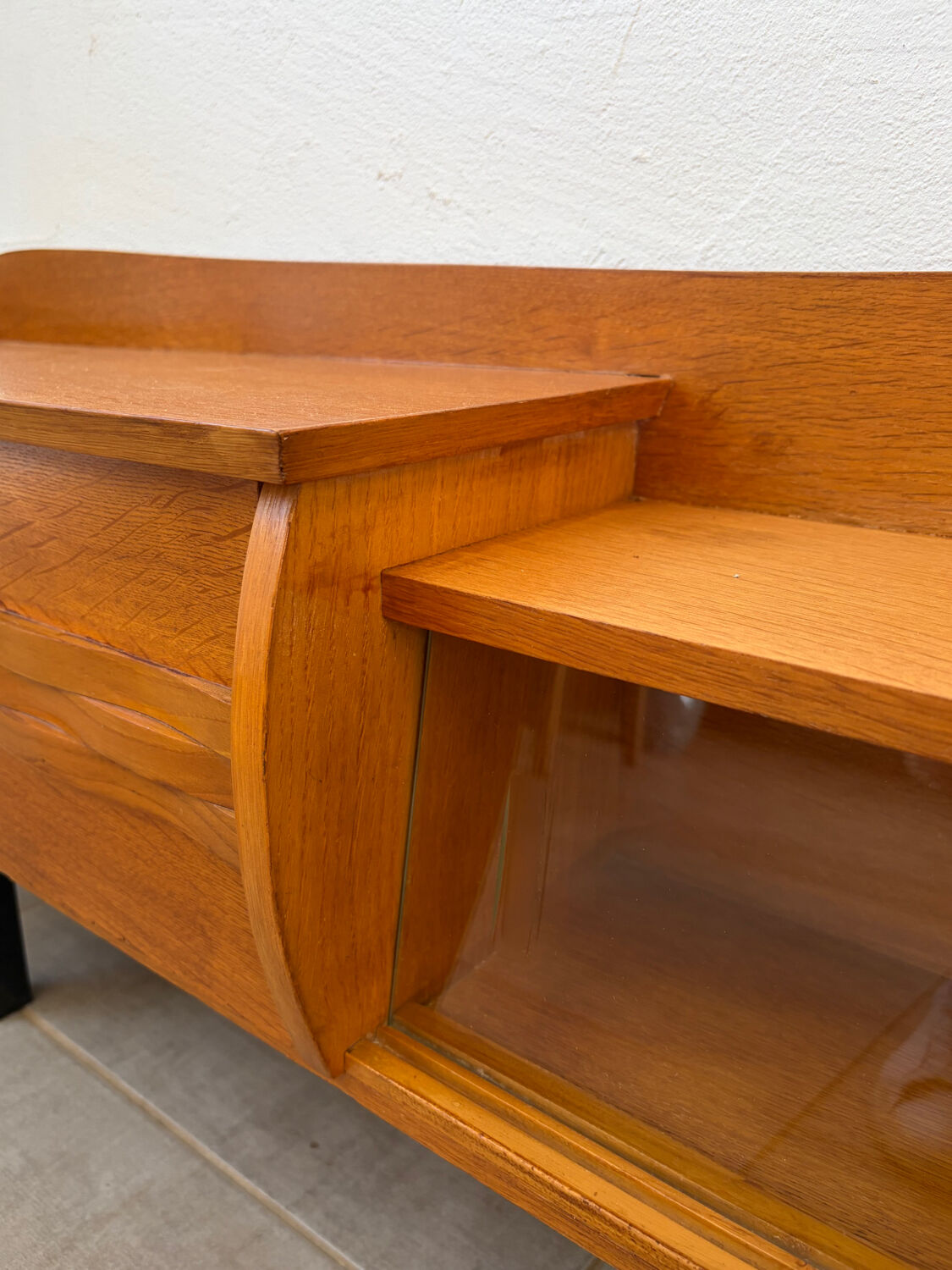 Shallow low vintage enfilade