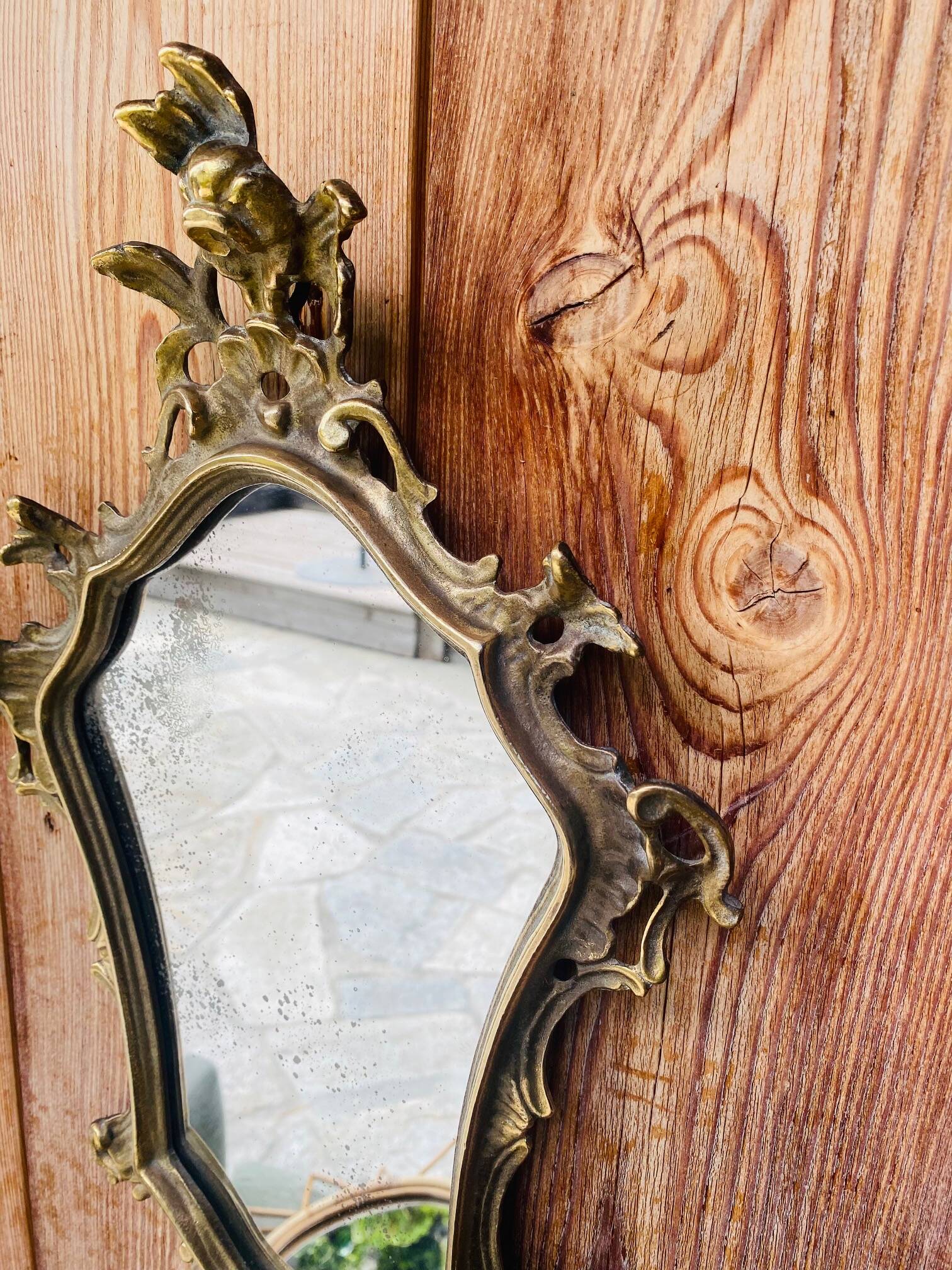 Magnificent antique baroque mirror in gilded bronze.