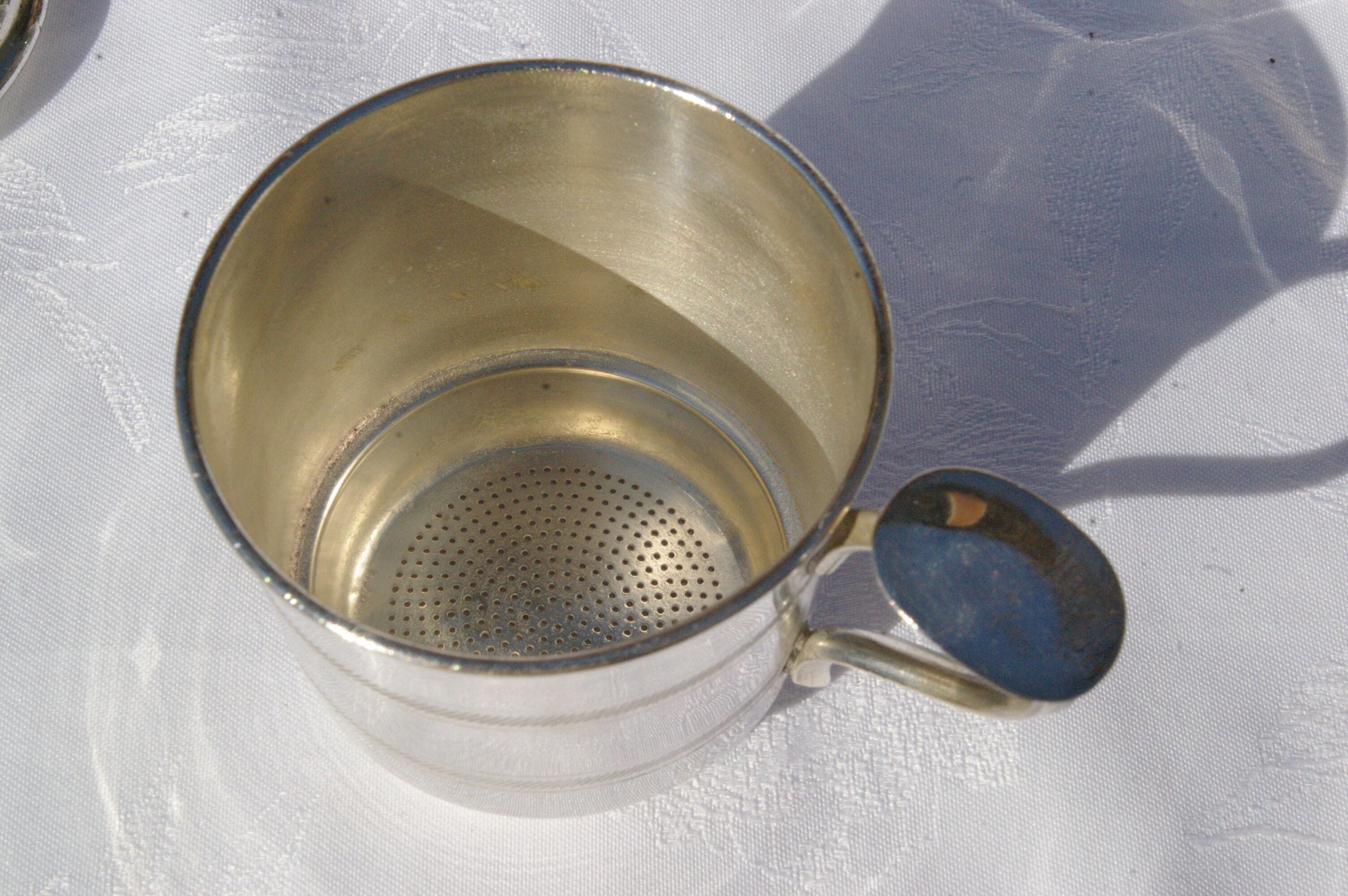 Tisher cup in silver metal and glass
