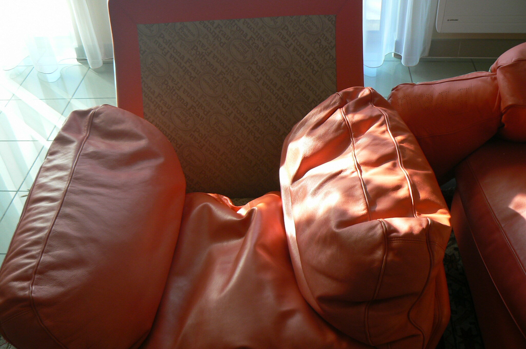 SET 2 ARMCHAIRS AND 1 POLTRONA FRAU VINTAGE POUF