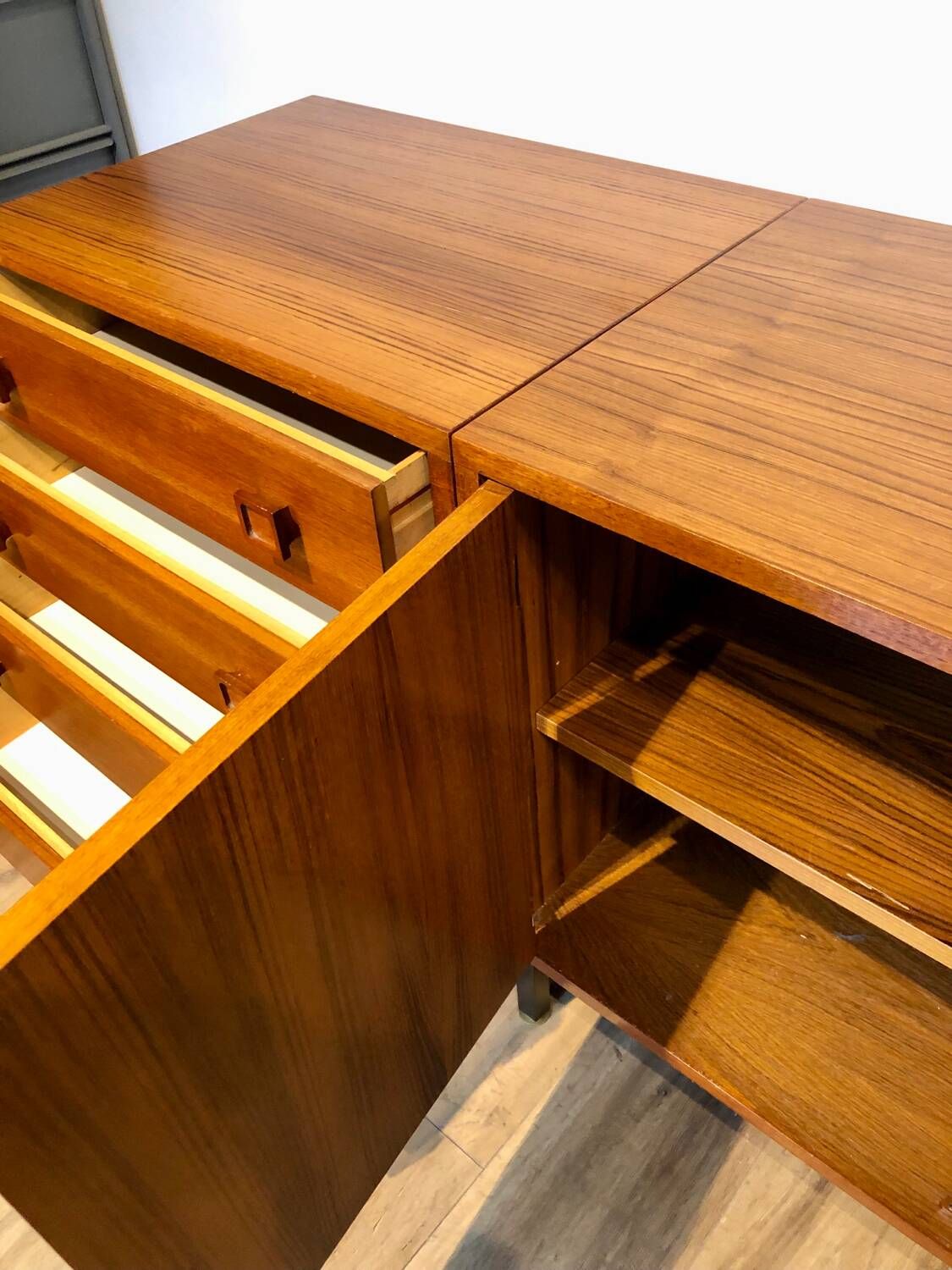 Teak enfilade
