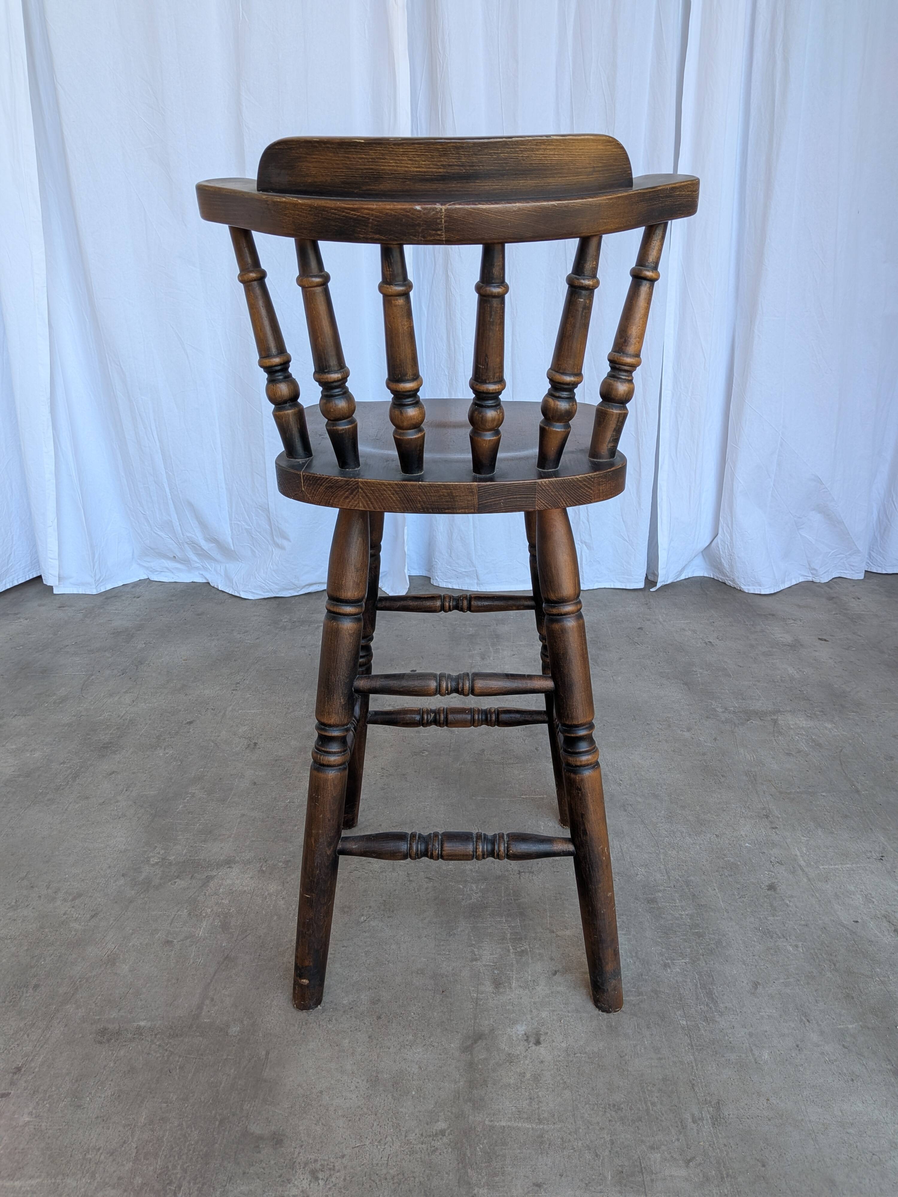 Chaise de bar en bois sculpté vintage : tabouret haut de ferme des années 1970