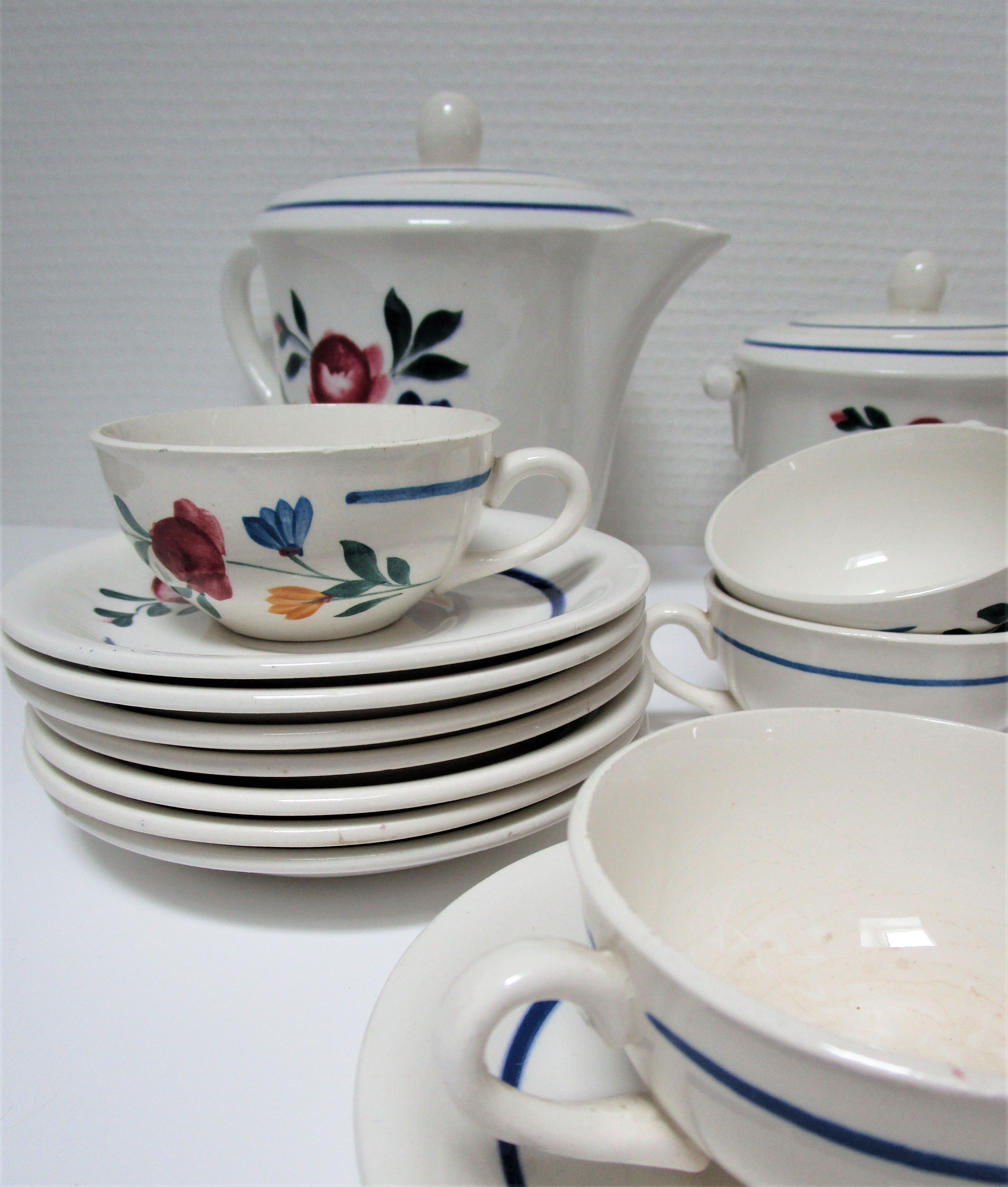 tea or coffee set model Gilberte earthenware Saint Amand floral decoration