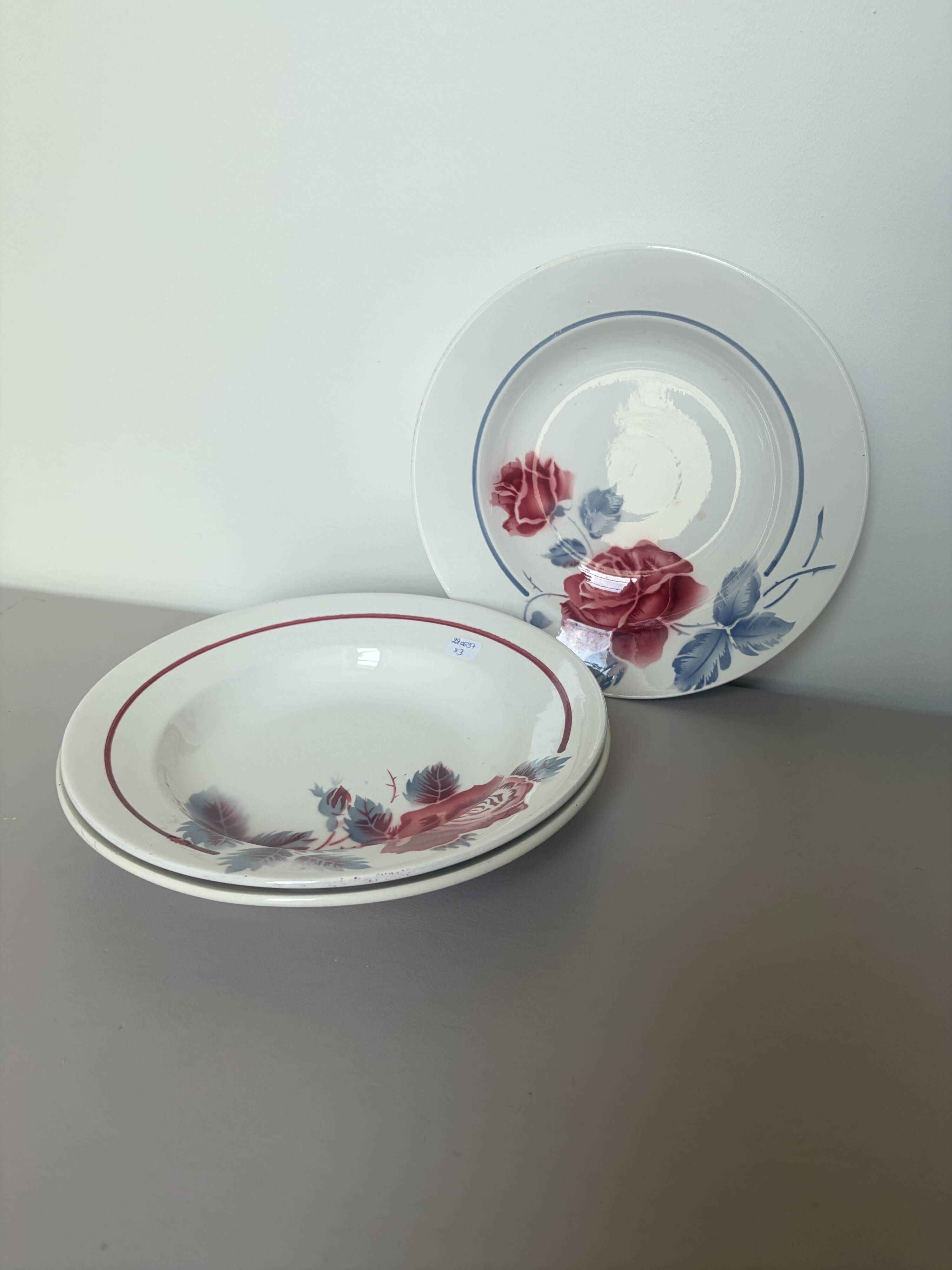 3 assiettes creuses vintage en pêle mêle 220637