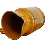 Pichet ancien en faïence française à glaçure orange