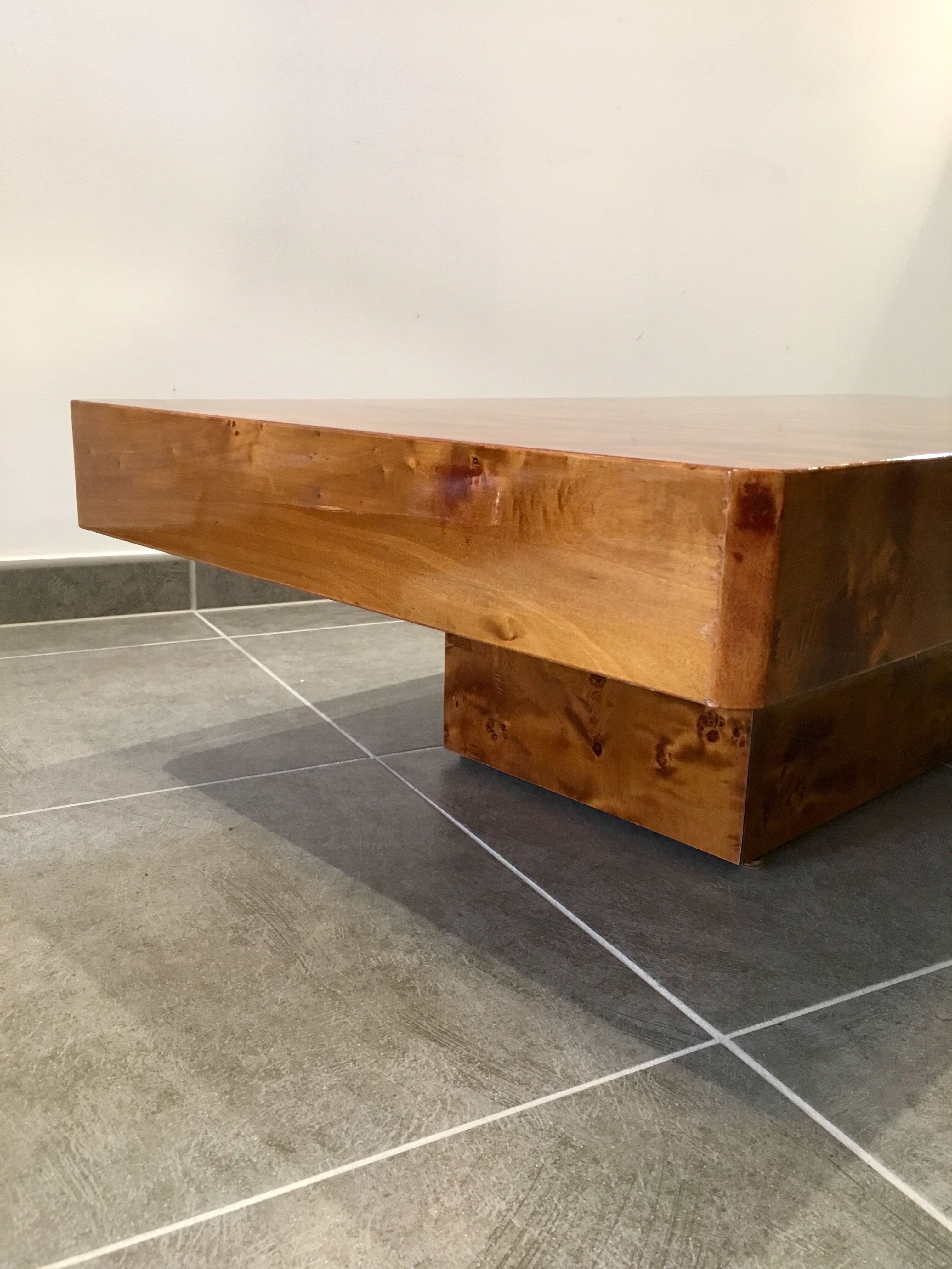 Table basse en loupe d’orme, 1970