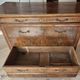 Importante commode Louis-Philippe en noyer patiné, XIXᵉ siècle