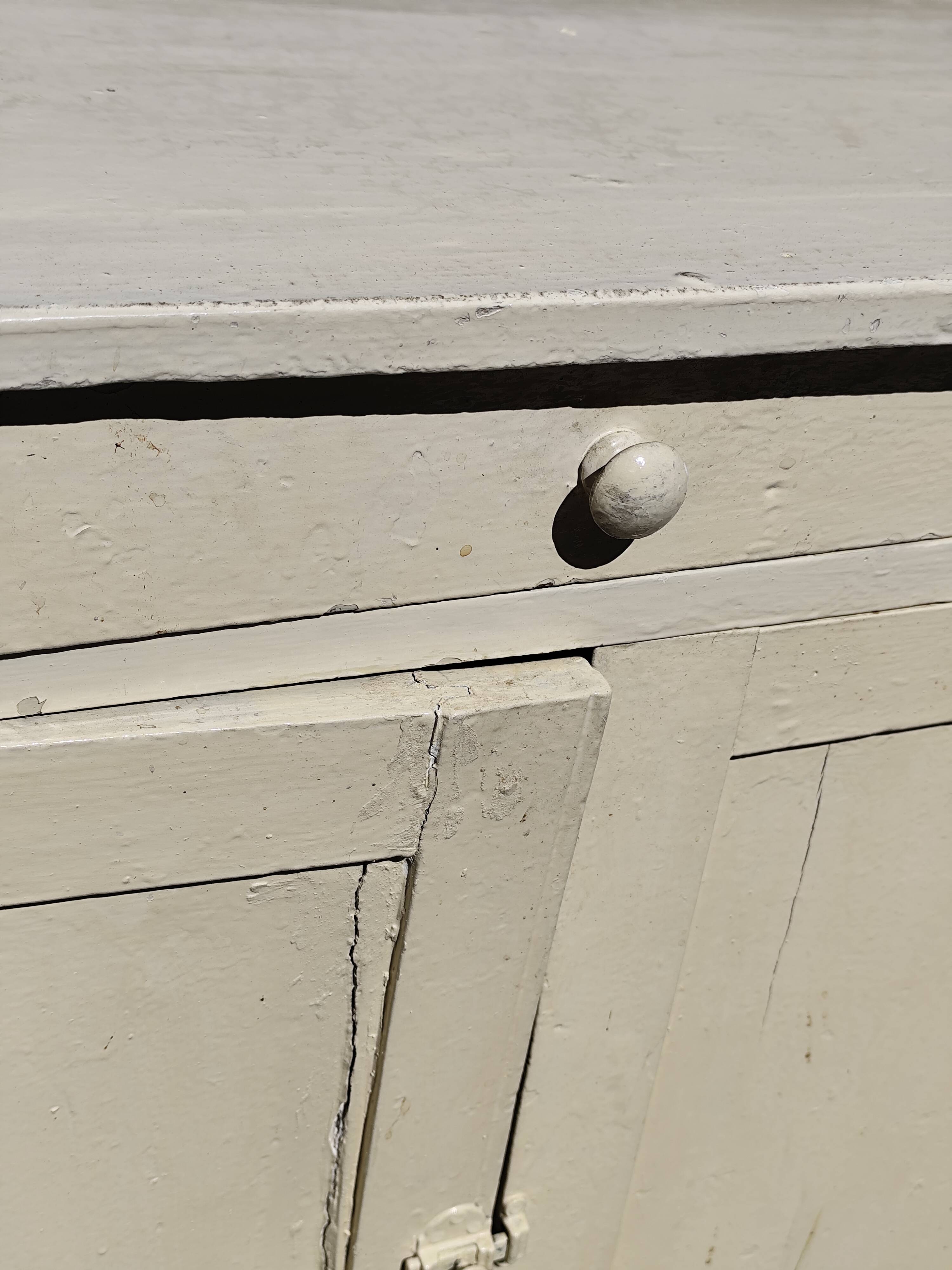 Small Parisian sideboard with one drawer and two doors, white lacquered
