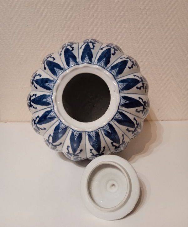 Chinese ginger porcelain pot blue and white