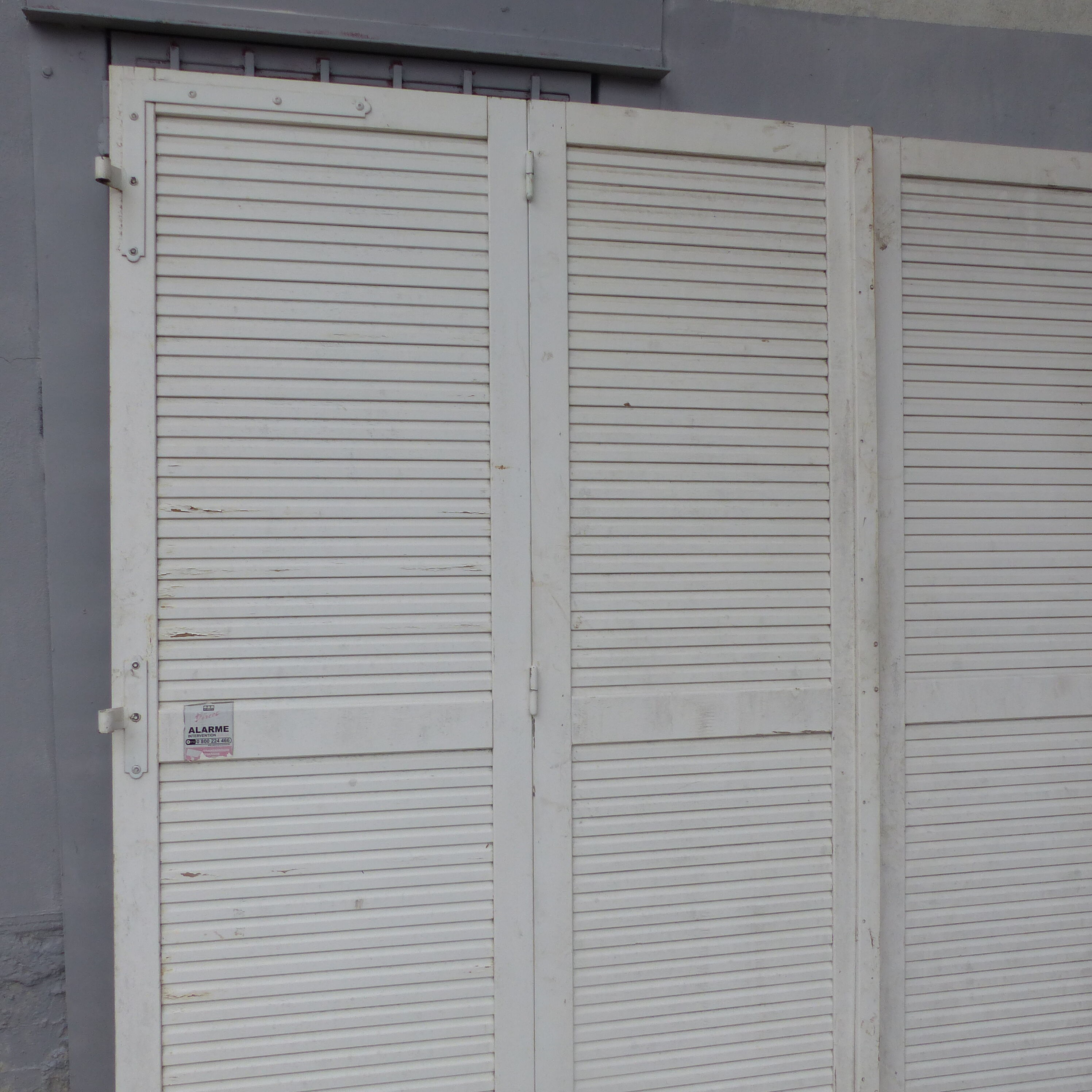 Set of 4 solid louvered shutters l 268 cm x h 212 cm