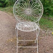 Foldable medallion garden chair from the 20th century in wrought iron with Heart motifs