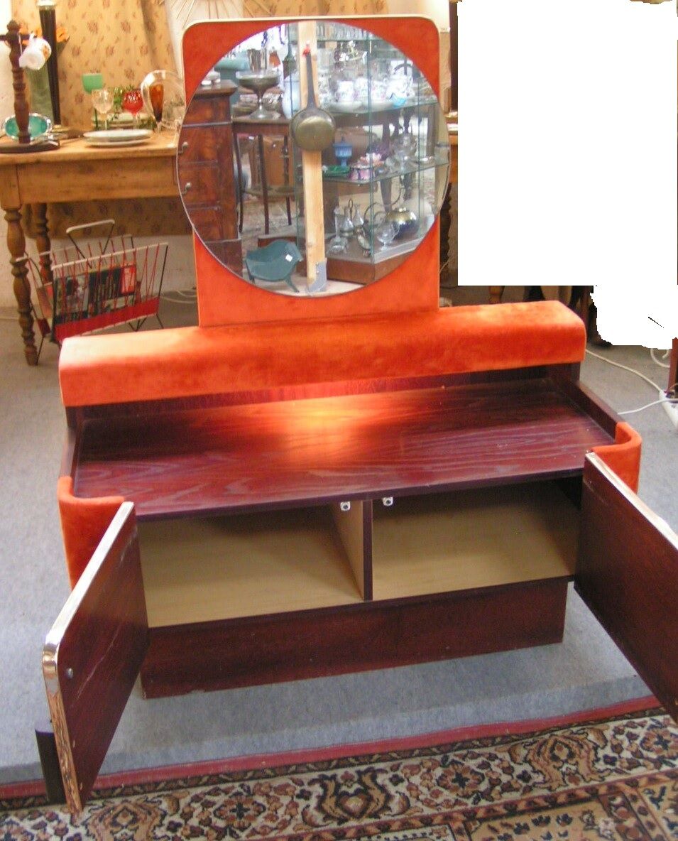 Coiffeuse années 70
