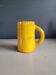 Mug en terre cuite vernissée moutarde signé - tasse