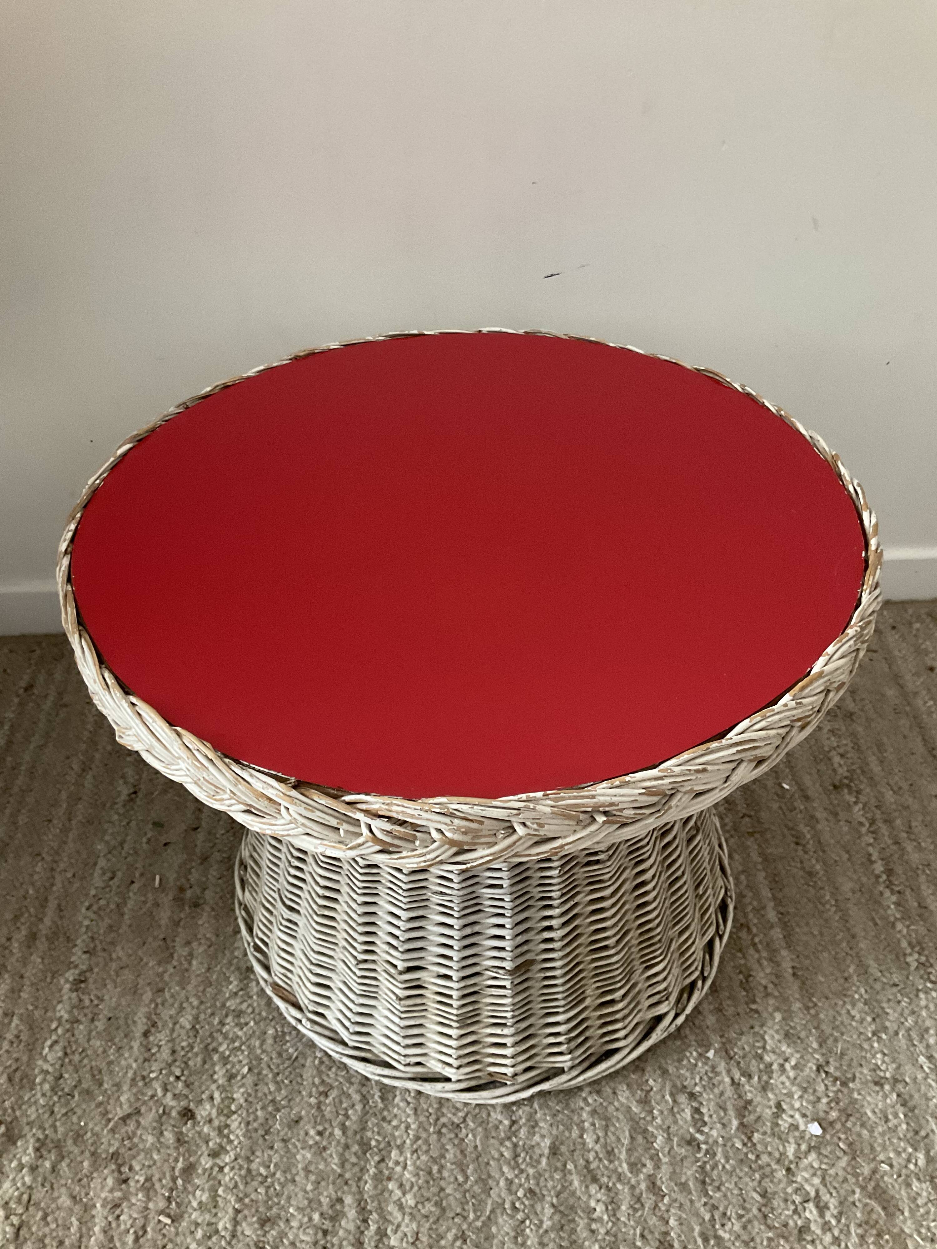 Vintage side table in rattan and formica