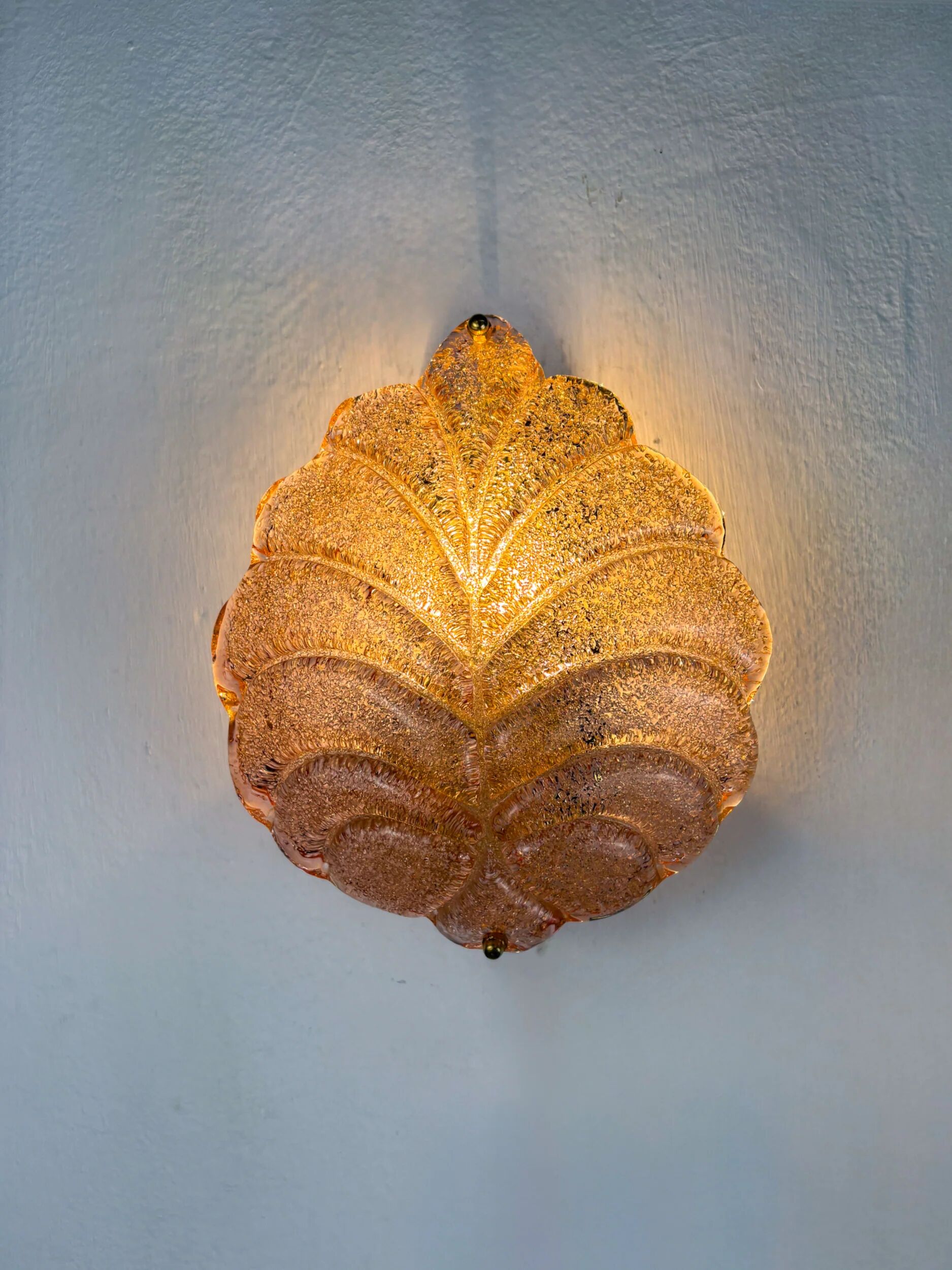Pink frosted Murano leaf wall sconce, Italy, 1970s