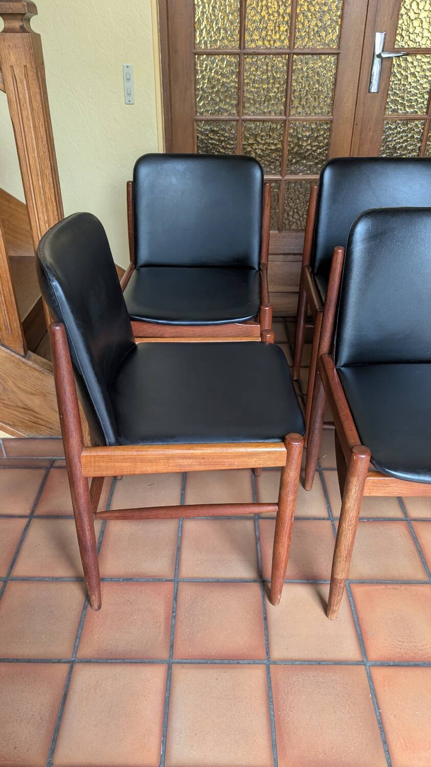 6 Chaises scandinaves teck et simili cuir 1960