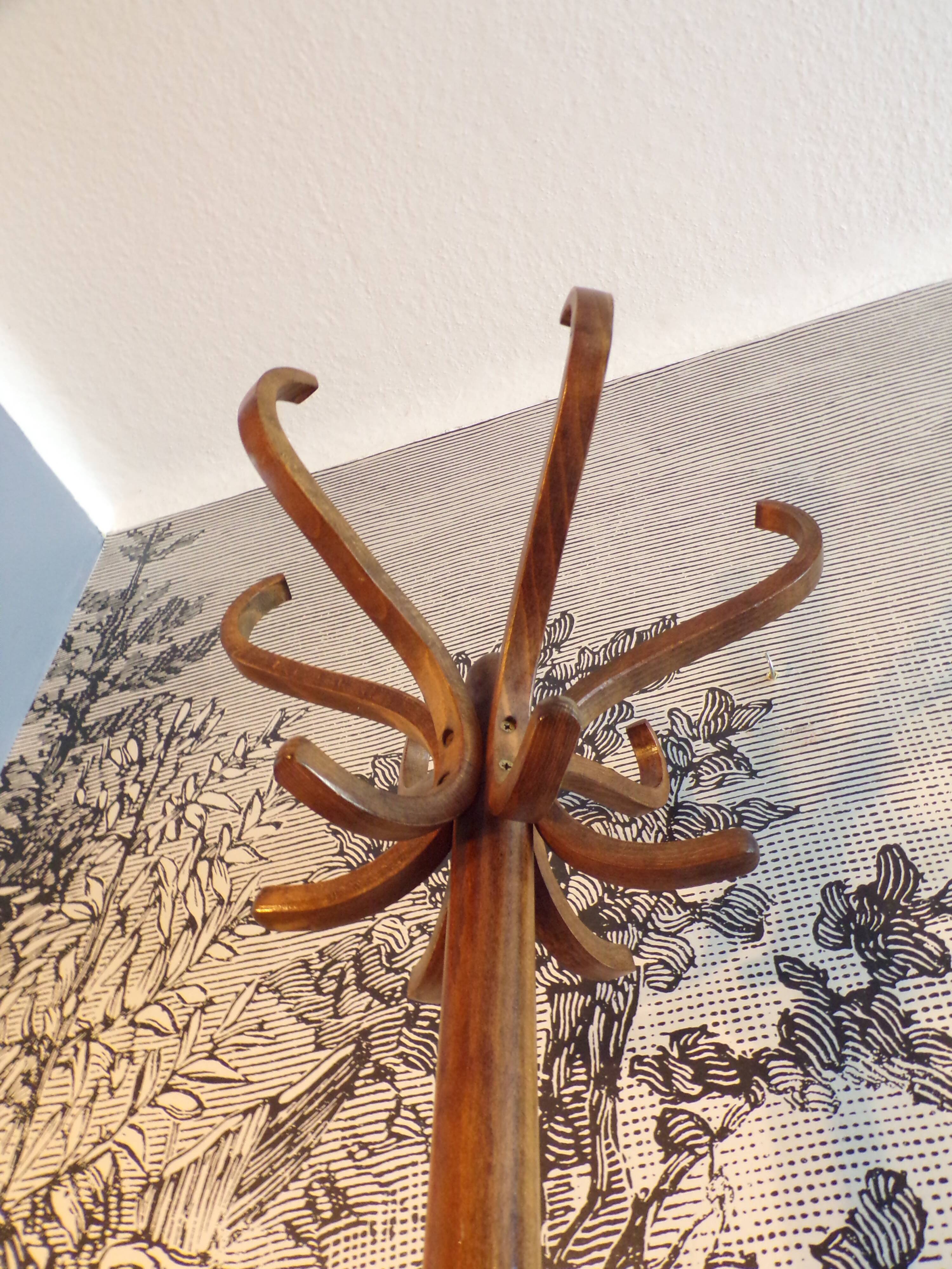 Baumann parrot coat rack in bent wood