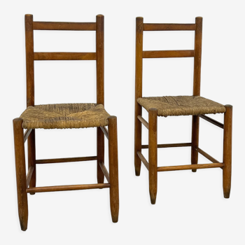 Pair of vintage wooden chairs with mulched seat