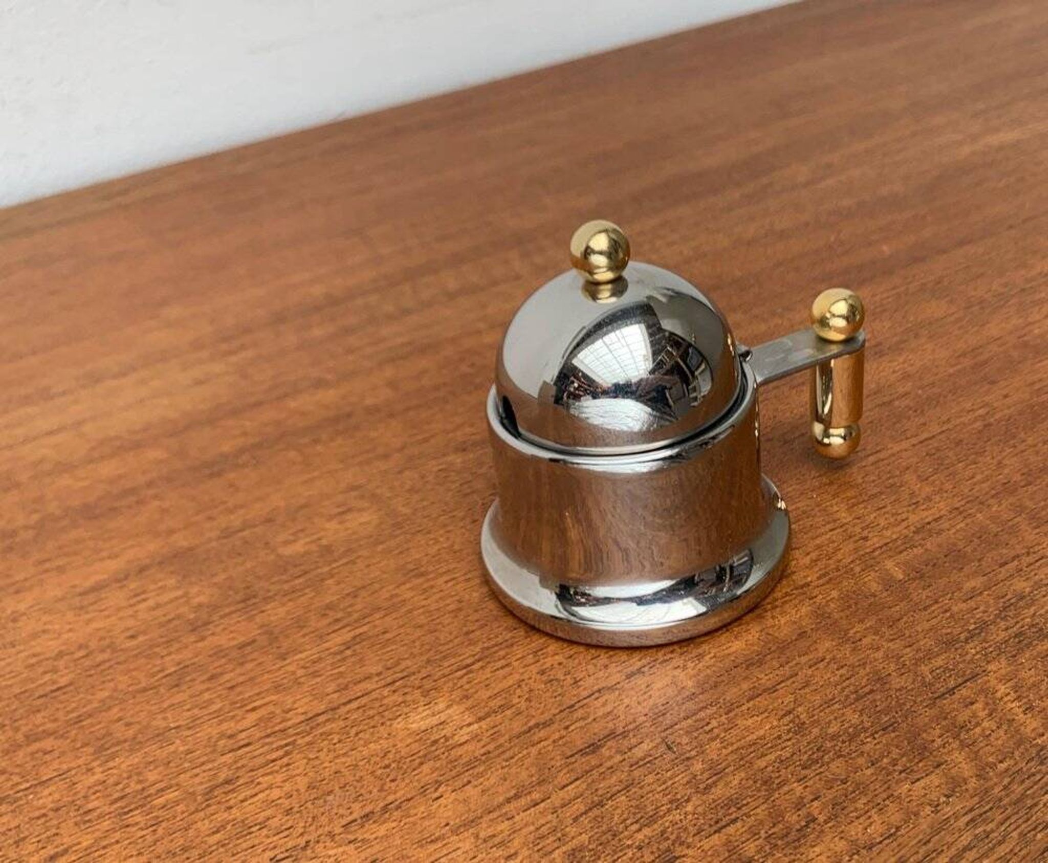 Sugar bowl from the Kontessa series, Italian postmodern design by Vev Vigano, 1980s.