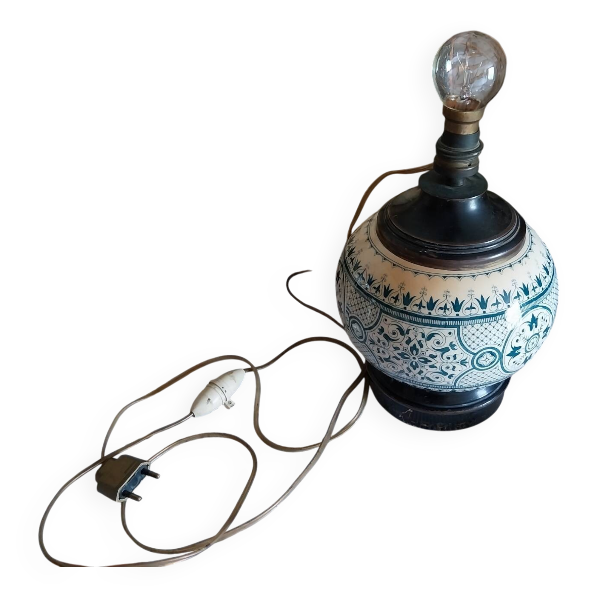 Old iron earth ceramic ball lamp base