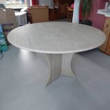 Round stone table (4-6 people)