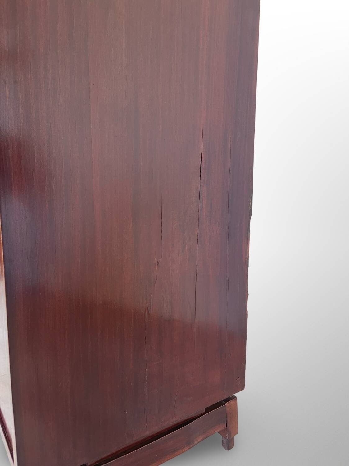 Bibliothèque italienne en bois et placage d'acajou, années 1960.