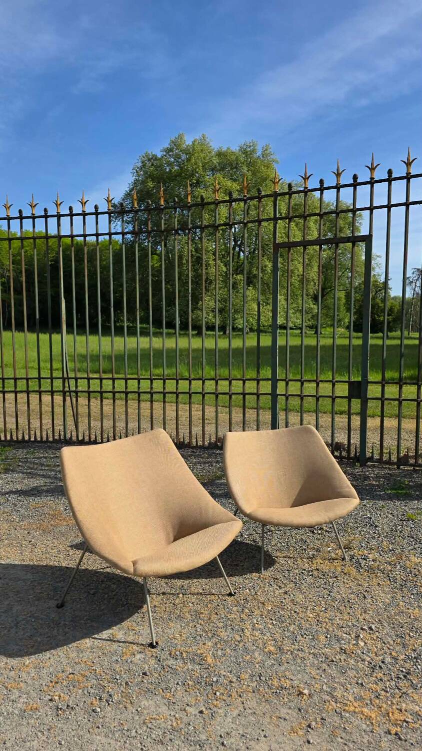 Pair of Oyster armchairs F156 and F157 by Pierre Paulin, late 1950s-60s.