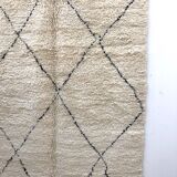 Moroccan Berber carpet Beni Ouarain with black diamonds 2,38x1.54m